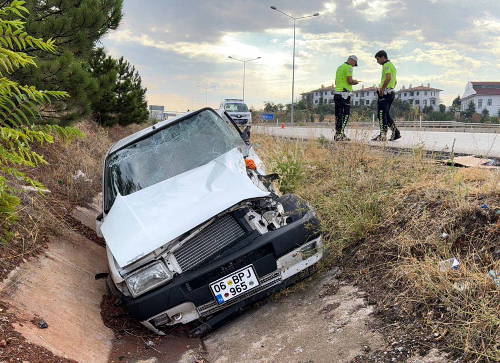 Kırıkkale'de işçi servisi ile otomobil çarpıştı: 11 yaralı 8